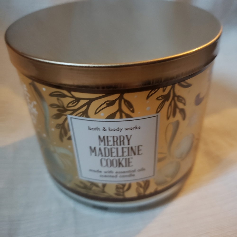 BBW MERRY MADELEINE COOKIE 3 WICK CANDLE